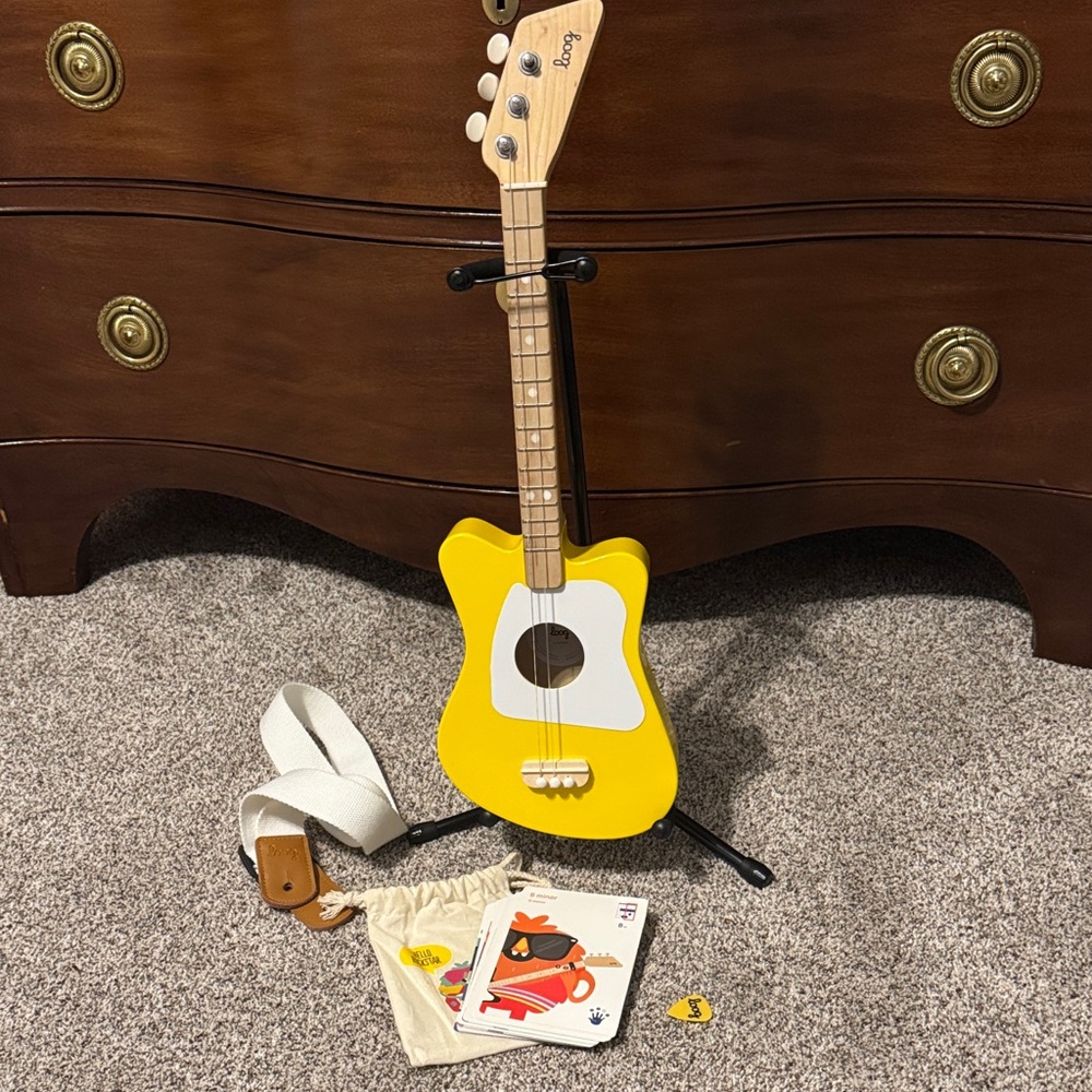 Loog Yellow mini guitar for Kids - missing one string
